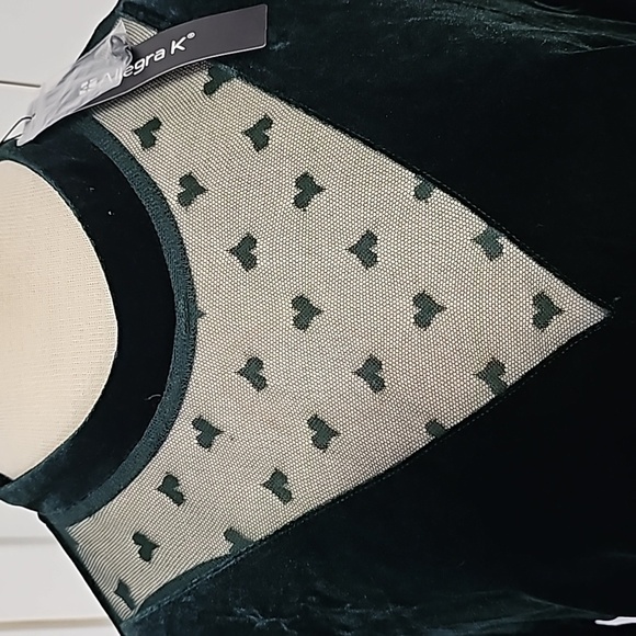 Allegra NWT, green velvet long sleeve top. Size XL. Mesh with hearts in front. - Picture 2 of 10